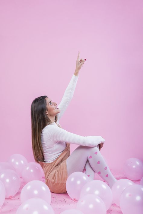 Woman on floor with balloons pointing finger up Free Photo Pointing Finger, Balloon Artist, Ideas Cumpleaños, Pointing Fingers, Bubble Tent, Its A Girl Balloons, Photo Woman, Backdrop Ideas, On The Floor