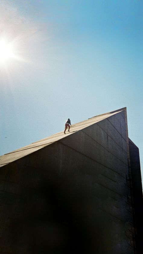 Daniel Caesar Album Cover, Daniel Ceaser Aesthetic, Daniel Caesar Aesthetic, Rapper Wallpapers, Arte Do Hip Hop, Album Artwork Cover Art, Cool Album Covers, Daniel Caesar, Music Poster Design