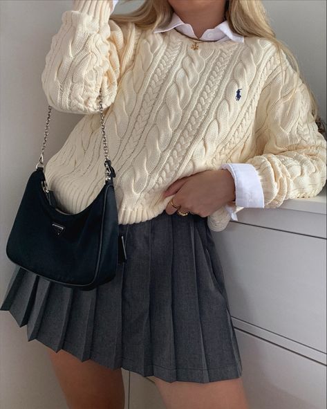 Jumper And Skirt Outfit, Modern Academia, Jumper And Skirt, Skirt Tennis, Ralph Lauren Jumper, Fall College Outfits, Knit Sweater Outfit, Gossip Girl Outfits, Tennis Skirt Outfit