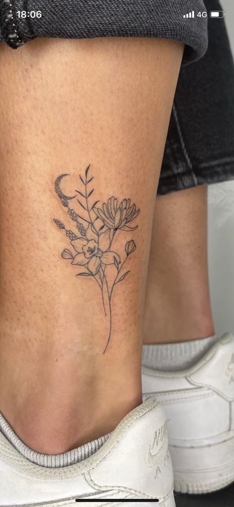 Daffodil And Daisy Tattoo Birth Flowers, Daffodil Chrysanthemum Tattoo, Chrysanthemum Tattoo Ankle, Daisy And Daffodil Flower Tattoos, Daffodil And Chrysanthemum Tattoo, Chrysanthemum And Daisy Tattoo, Fine Line Chrysanthemum Tattoo, Crysanthemum Tattoo Simple, Mums Tattoo