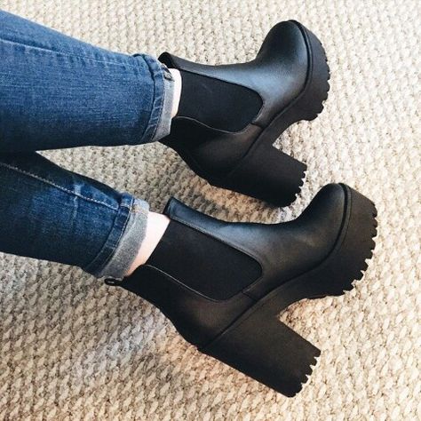 Chelsea Fashion, Cute Shoes Heels, Fresh Shoes, Girly Shoes, Cute Boots, Pinterest Blog, High Heel Boots Ankle, Pretty Shoes, Dream Shoes