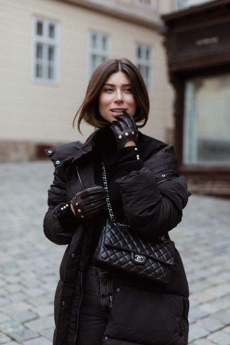 Driving Gloves Women's, Chanel Bag Classic, Gloves Outfit, Outfit Ideas For Fall, Outfit Classic, Leather Driving Gloves, Curated Outfit, Black Leather Gloves, Winter Chic