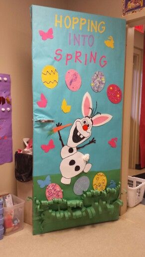 Our Olaf Easter / spring door. Easter Classroom Door, Spring Classroom Door, Easter Bulletin Boards, Class Board, Easter Classroom, Spring Door Decoration, Kindergarten Decorations, Spring Bulletin, Thanksgiving Classroom