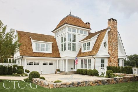 Inside a Recently Remodeled 25-Year-Old Dutch Colonial - Cottages & Gardens Dutch Houses Interior, Dutch Colonial Exterior Colors, Dutch Colonial House Plans, Dutch Colonial Homes Interior, 40s House, Dutch Colonial Exterior, Dutch Cottage, Colonial Home Interior, Dutch Colonial House