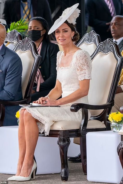 Duchess of Cambridge channels Her iconic white dress worn on 1954 Australia tour | Daily Mail Online Royal Military Academy Sandhurst, Eliza Doolittle, Alexander Mcqueen Dresses, Mode Turban, Prince William And Catherine, Fair Lady, Tropical Dress, Kate Middleton Style, William Kate