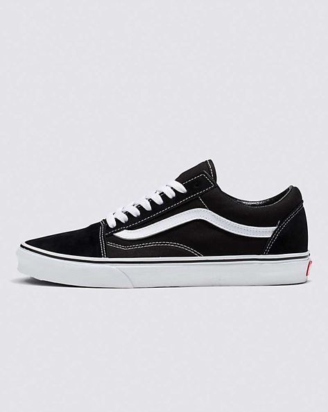 Street Skater, Vans Aesthetic, Old Skool Vans, Old Skool Black, Vans Store, Van Doren, Horse Boots, White Vans, Black Vans