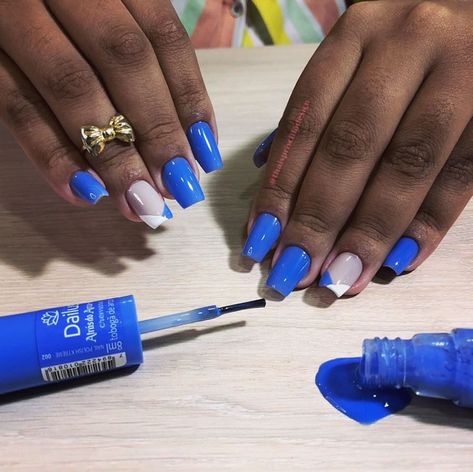 💅🏻 Finalizando, nós não podemos deixar o #azul da @dailus que é babadeiro ?! Aah essa cor maravilhosa, com anelar detalhado em geométrico,… Nails, Instagram