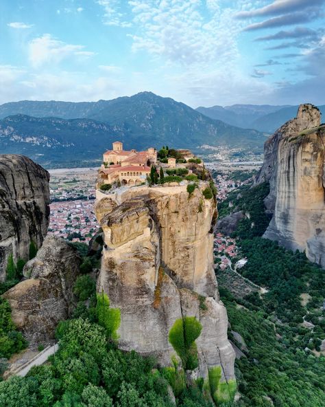 Meteora, Greece 🇬🇷 Meteora Greece, Beautiful World, Greece, On Instagram, Quick Saves, Instagram, Nature