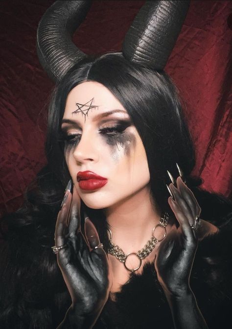 Dark Fallen Angel Costume, Halloween Makeup With Glasses On, Woman Demon Costume, Succubus Costume Cosplay, Sucubus Makeup, Half Angel Half Demon Costume, Succubus Makeup Halloween, Lilith Makeup Halloween, Lilith Halloween Costume