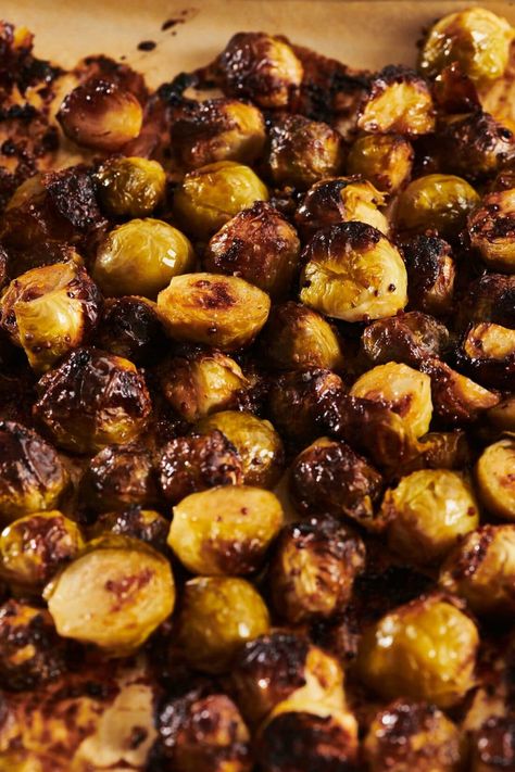 Roasted Honey Mustard Brussels Sprouts Recipe / Tender, with a burnished caramelized exterior, these Brussels sprouts couldn't be easier to make. #easyrecipes #familyfriendly #familyfavorites #quickmeals #pantrycooking #holidaymeals #weeknightdinner #comfortfood #sides #vegetarian Maple Brussel Sprouts, Honey Brussel Sprouts, Honey Mustard Glaze, Brussel Sprout Recipes Roasted, Sprouts Recipe, Sprout Recipes, Brussels Sprouts Recipe, Hearty Stews, Roasted Brussel Sprouts