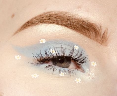 Floral Makeup Looks Simple, Spring Aesthetic Makeup, Fairy Blue Makeup, Flower Make Up Looks, Blue Butterfly Eye Makeup, Cute Blue Makeup Looks, Blue Fairy Makeup Looks, Soft Blue Makeup Looks, Blue Soft Makeup