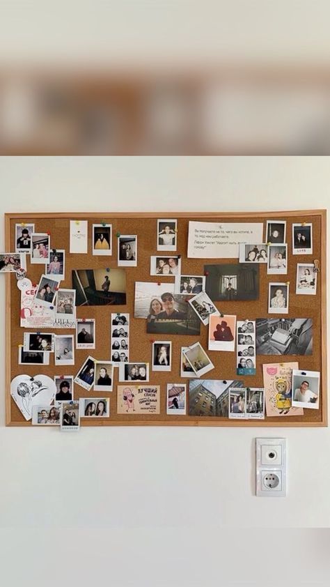 Memory box to memory wall art. Using a pin board to display mementos instead of boxing them away. Bulletin Board Picture Collage, Picture Bulletin Board Ideas, Memorabilia Display Ideas, Aesthetic Picture Frame, Polaroid Board, Memories Board, Photo Collage Ideas, Rooms Aesthetic, Uni Dorm