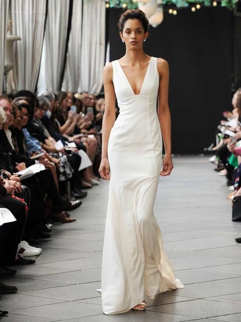 Nouvelle Amsale Spring 2019 wedding dress with plunging neckline Wedding Facts, Amsale Wedding Dress, Amsale Bridal, Dress With Plunging Neckline, Timeless Simplicity, Sheath Wedding Gown, Western Wedding Dresses, Classic Wedding Dress, Bridal Fashion Week