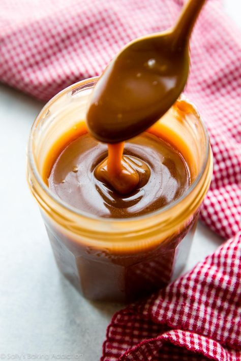 Homemade Salted Caramel, Caramel Recipe, Caramel Sauce, Salted Caramel, Caramel, Sauce, Baking, Red, White