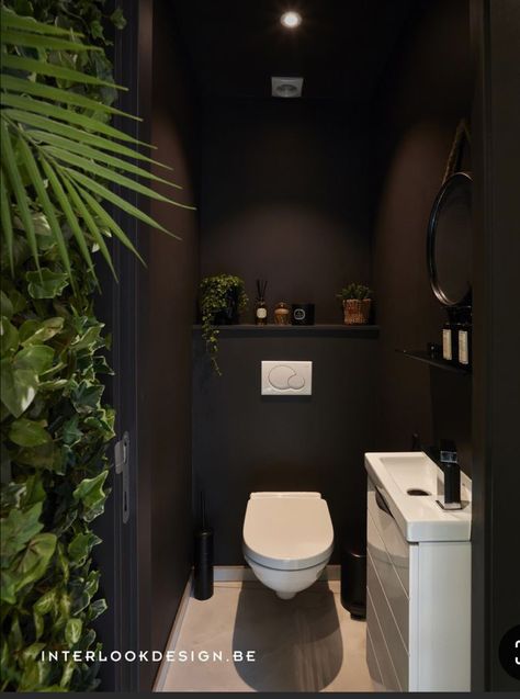 Small Wc Ideas Downstairs Loo, Stunning Bathroom Ideas, Green Small Bathrooms, Clawfoot Tub Ideas, Small Dark Bathroom, Small Toilet Design, Wc Decoration, Small Downstairs Toilet, Clawfoot Tubs