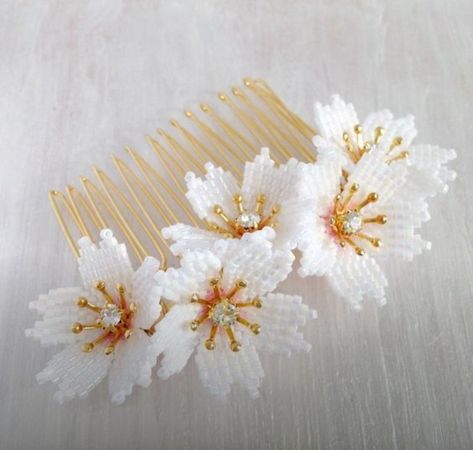 Beaded Cherry Blossom, Weaving Flowers, Beaded Cherry, Cuff Bracelets Diy, Seed Bead Projects, Beaded Flowers Patterns, Cherry Blossom Flower, Beaded Hair Clips, Seed Bead Flowers