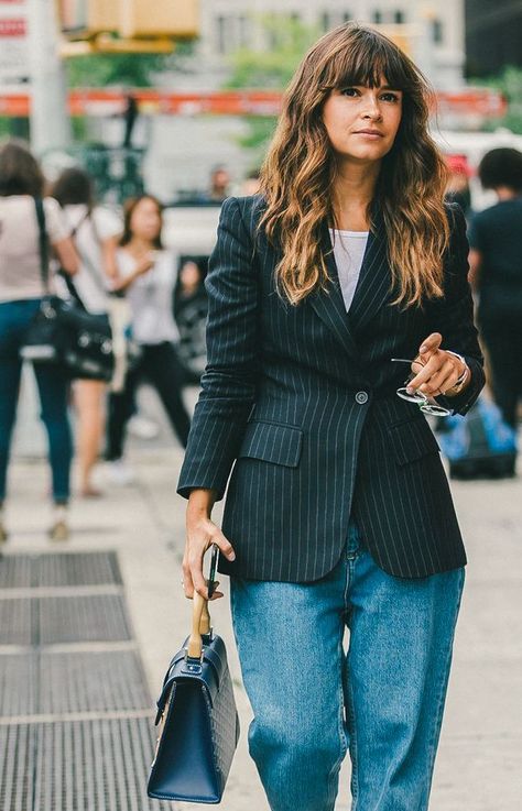 Miroslava Duma Hair, Street Syle, Miroslava Duma, Transition Outfits, Classic Outfits, Street Style Outfit, Parisian Style, Boyfriend Jeans, Her Style