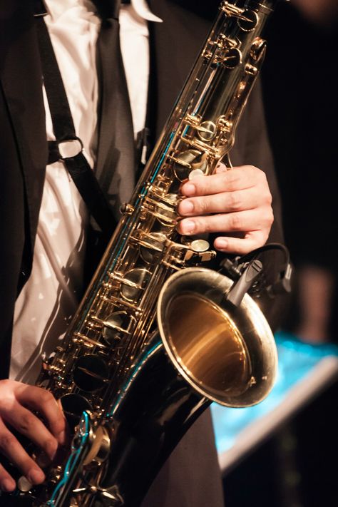 Saxophone Photography, Saxophone Music, Saxophone Players, Blues Festival, Alto Sax, Tenor Sax, Musical Art, Worship Music, Music Images