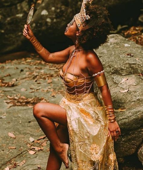 Osun Orisha Goddesses, Oshun Goddess, Orishas Yoruba, Sant Anna, African Goddess, Goddess Aesthetic, Black Royalty, Shotting Photo, Creative Photoshoot Ideas