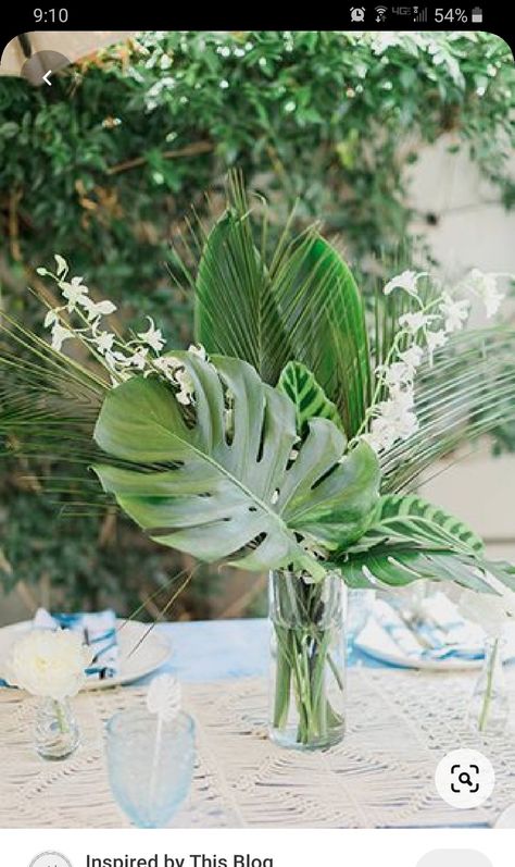 Tropisk Fest, Tropical Wedding Centerpieces, Greenery Wedding Centerpieces, Boho Surf, Tropical Birthday, Wedding Floral Centerpieces, Hawaiian Wedding, Deco Floral, Wedding Table Centerpieces