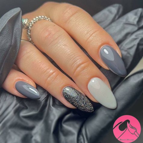 Grey Nail Ideas, Grey Gel Nails, Nail Designs For Fall, Light Gray Nails, Trendy Manicure, Grey Nail Art, Grey Nail, Grey Nails, Grey Nail Designs