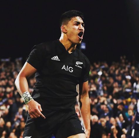 Rieko Ioane Rugby Background, Rieko Ioane, Rees Zammit, Rugby Wallpaper, All Blacks Rugby Team, Gloucester Rugby, Nz All Blacks, Aaron Smith, Rugby Boys