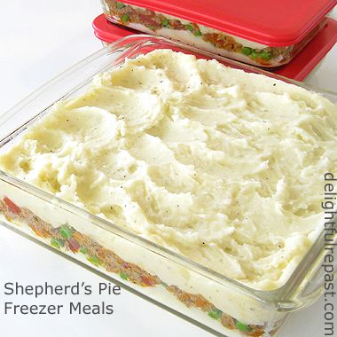 Shepherd's Pie Freezer Meals / www.delightfulrepast.com Mexican Freezer Meals, Homemade Freezer Meals, Homemade Shepherd's Pie, October Food, Freezer Cooking Recipes, Freezer Dinners, Comfort Food Chicken, Freezable Meals, Potluck Dinner