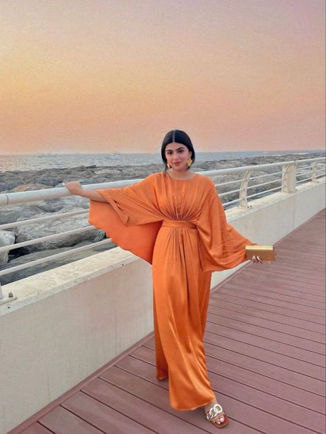 Elegant Beach Abaya For Spring, Elegant Summer Vacation Abaya, Elegant V-neck Summer Abaya, Summer Beach V-neck Abaya, Summer Long Abaya As Beach Cover-up, Hm Outfits, Outfit Modest, Hijab Fashion Summer, Hijab Style