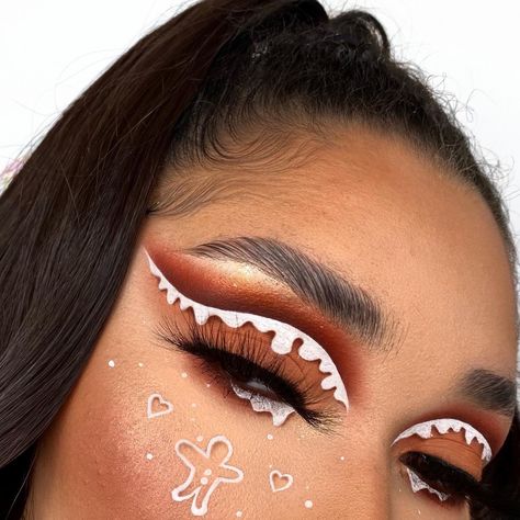 Gingerbread / Winter Themed Makeup Chocolate Chip Cookie Makeup Look, Christmas Makeup Gingerbread, Christmas Makeup Candy Cane, Gingerbread Makeup Ideas, Gingerbread Eye Makeup, Winter Themed Makeup, Candy Themed Makeup, Christmas Creative Makeup, Chocolate Makeup Looks