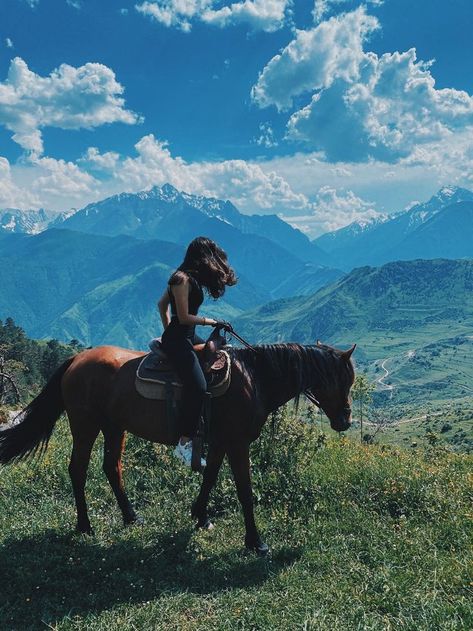 Creative Travel Journal, Horse Lifestyle, Best Travel Journals, Travel Journal Ideas, Horsey Life, Horse Riding Aesthetic, Adventure Ideas, Equestrian Aesthetic, Horse Aesthetic