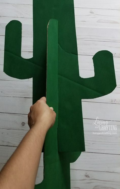 Cactus Paper Mache, Giant Cactus Diy, Cactus Decor Diy, How To Make Cactus, Cactus Diy Decor, Western Arts And Crafts, Diy Cardboard Cactus, How To Make A Cactus, Desert Decorating Ideas