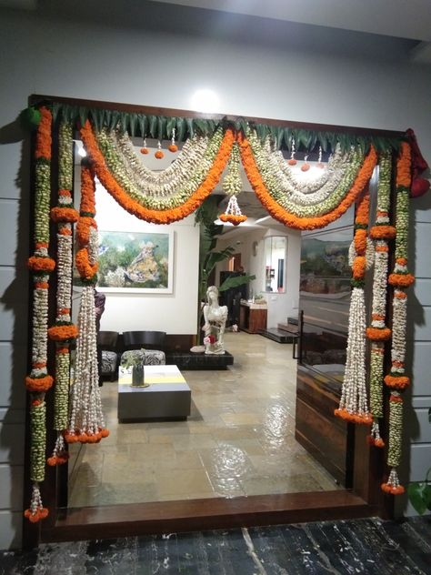 Wedding House Decorations Indian, Mangal Snanam, Wedding House Decorations, Lavender Wedding Decorations, Mangala Snanam, Flower Toran, Doors Decoration, Wedding Decorations Indian, Mandir Decor