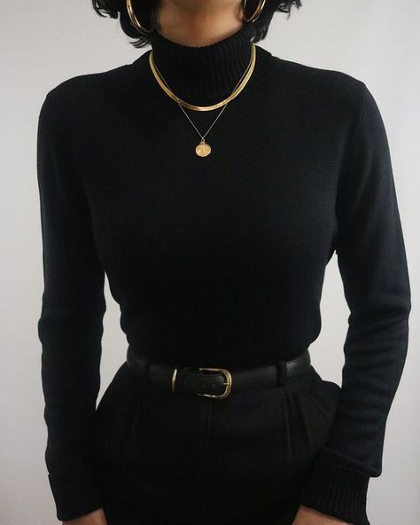 Minimal Fall Outfit, Black Turtleneck Outfit, Silk Turtleneck, Outfit Elegantes, Turtleneck Outfit, Dark Academia Fashion, Lady L, Big Girl Fashion, Elegante Casual