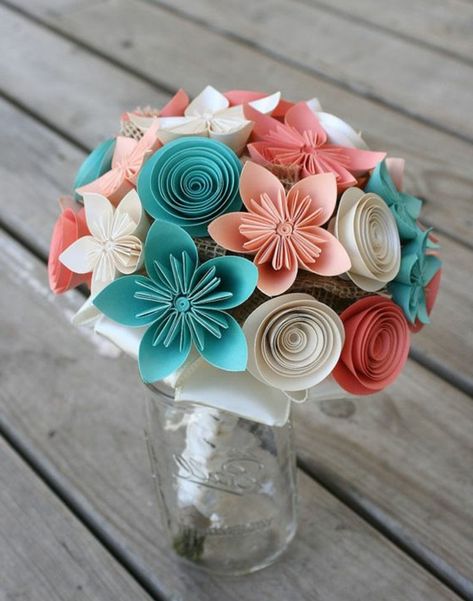 fleur en papier origami, idée comment faire des leurs en papier rose, bleu, blanc et rouge, un bouquet mis dans un pot en verre Origami Bouquet, Paper Projects Diy, Origami Wedding, Diy Flores, Fun Projects For Kids, Paper Flower Art, Easy Paper Flowers, Paper Flower Decor, Paper Flowers Wedding