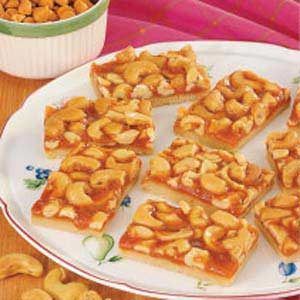 Cashew Bars, Nutty Bars, Easy Holiday Cookies, Taste Of Home Recipes, Sweet Bar, Butterscotch Chips, Bar Recipes, Scrumptious Desserts, Cookie Bar Recipes