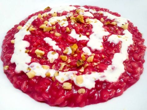 Risotto alla barbabietola burrata e noci • Chef Pucci Molecular Gastronomy Recipes, Gnocchi Dishes, Pasta Lover, Molecular Gastronomy, Pasta Fresca, Calamari, Creative Food, Rice Recipes, Finger Foods