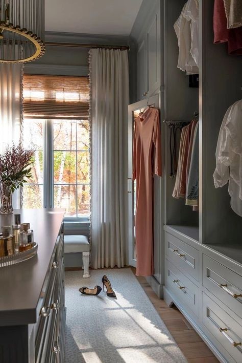 Dressing Room With Vanity Table, House By The Sea Interior, Built In Open Wardrobe Ideas, Moody Closet Ideas, Blue Walk In Closet, Burkhart Interiors, French Dressing Room, Small Dressing Area, Dressing Room Decor Ideas