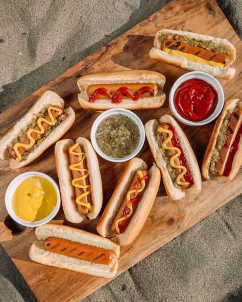 Gluten Free Hamburger, Vegan Hot Dog, Mustard Recipe, Beef Hot Dogs, Cheese Dog, Hot Dog Recipes, Food Insecurity, Dog Day, Bun Recipe