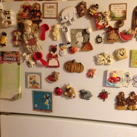 Decorated Fridge Aesthetic, Vintage Refrigerator Magnets, Quirky Fridge Magnets, Magnets On Fridge, Fun Fridge Magnets, Vintage Fridge Magnets, Aesthetic Fridge Magnets, Fridge Magnets Aesthetic, Fridge With Magnets