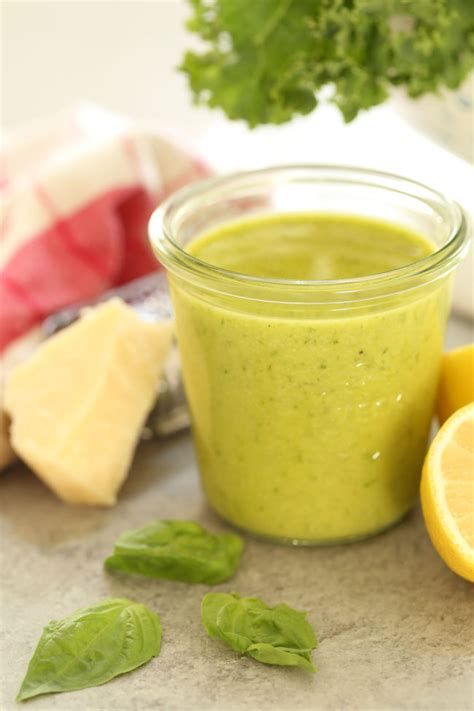 Piada Lemon Basil Dressing Recipes Basil Salad Dressing, Lemon Basil Vinaigrette, Lemon Salad Dressings, Delicious Healthy Salads, Basil Salad, Salad Kale, Lemon Salad, Salad Dressing Recipes Healthy, Salad Aesthetic