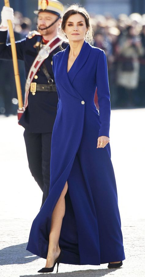 Gaun Koktail, Elegantes Business Outfit, Royal Clothing, Letizia Of Spain, Mode Abaya, Royal Outfits, Evening Dress Fashion, فستان سهرة, Chiffon Gown