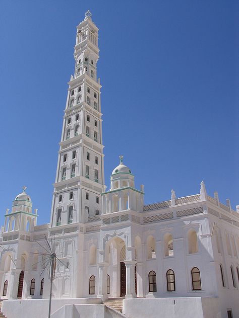 Kota Tarim Hadramaut Yaman, Kota Tarim Hadramaut, Tarim Yaman, Reaching For The Sky, Hijrah Islam, Beautiful Mosque, Mosque Architecture, Beautiful Mosques, Boy Photography Poses