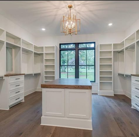 Master Closet Ideas, Master Closet Design, House Closet, Dressing Room Closet, Walk In Closet Design, Dream Closet Design, Closet Design Layout, Luxury Closets Design, Closet Renovation