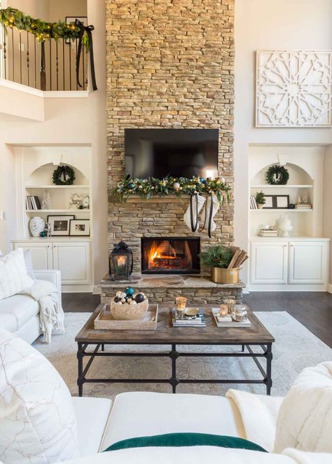 Christmas Home Tour, Holiday Decorations, and Unique Color Schemes Elegant Christmas Decorations, Simple Living Room Decor, Elegant Living Room Decor, Elegant Christmas Decor, Fall Living Room Decor, Elegant Living Room Design, Fall Living Room, Christmas Decorations Living Room, Living Room Decor Fireplace