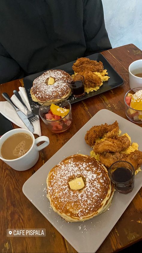 Breakfast Restaurant Food, Brunch Food Restaurant, Brunch Ideas Restaurant, Birthday Brunch Restaurant, Brunch Restaurant Food, Brunch Aesthetic Restaurant, Brunch Restaurant Aesthetic, Breakfast Aesthetic Restaurant, Breakfast Restaurant Aesthetic