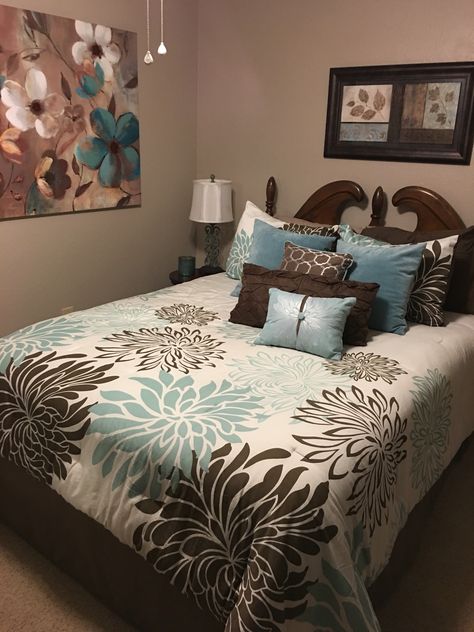 Love turquoise and brown Bird Bedroom, Turquoise Bedding, Brown Decor, Brown Rooms, Brown Bedroom, Mint Blue, Farmhouse Bedroom, Light Turquoise, Blue Bedroom