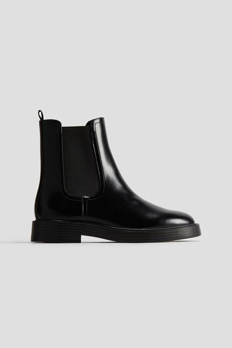 Chelsea boots with elasticized side panels and a loop at back. Lining in soft velour and insoles in Cellfit™ technical foam for extra comfort. Sole thickness 1 in. Kids Activewear, Blouse Jeans, Cardigan Sweater Jacket, Shoe Boot Sandals, Maternity Swimwear, Black Chelsea Boots, Black Kids, Maternity Wear, Side Panels