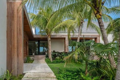 Bakers Bay Bahamas, Luxurious Beach House, Bungalow Landscaping, Bungalow Resorts, American Style House, Bali Garden, Casa Clean, Driveway Design, Rest House