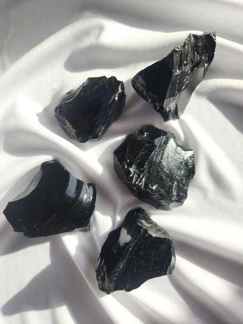 Black Crystals Aesthetic, Obsidian Crystal Aesthetic, Black Obsidian Aesthetic, Obsidian Aesthetic, Obsidian Rock, Protective Crystals, Raw Obsidian, Black Obsidian Jewelry, Crystal Obsidian