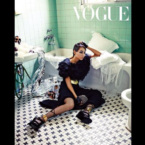 CL for Vogue Korea Zoom Wallpaper, Bathtub Photography, Cl 2ne1, Cl Fashion, Bath Photography, Mode Editorials, Desperate Housewives, Foto Tips, Water Photography